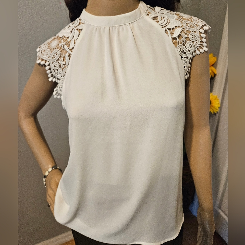 Express Blouse with keyhole back and lace sleeves SIZE S